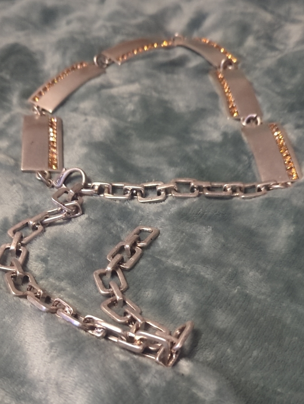 50-Women’s Two-Tone Chain Belt with Gold Accent Panels. Small size. Pre-loved